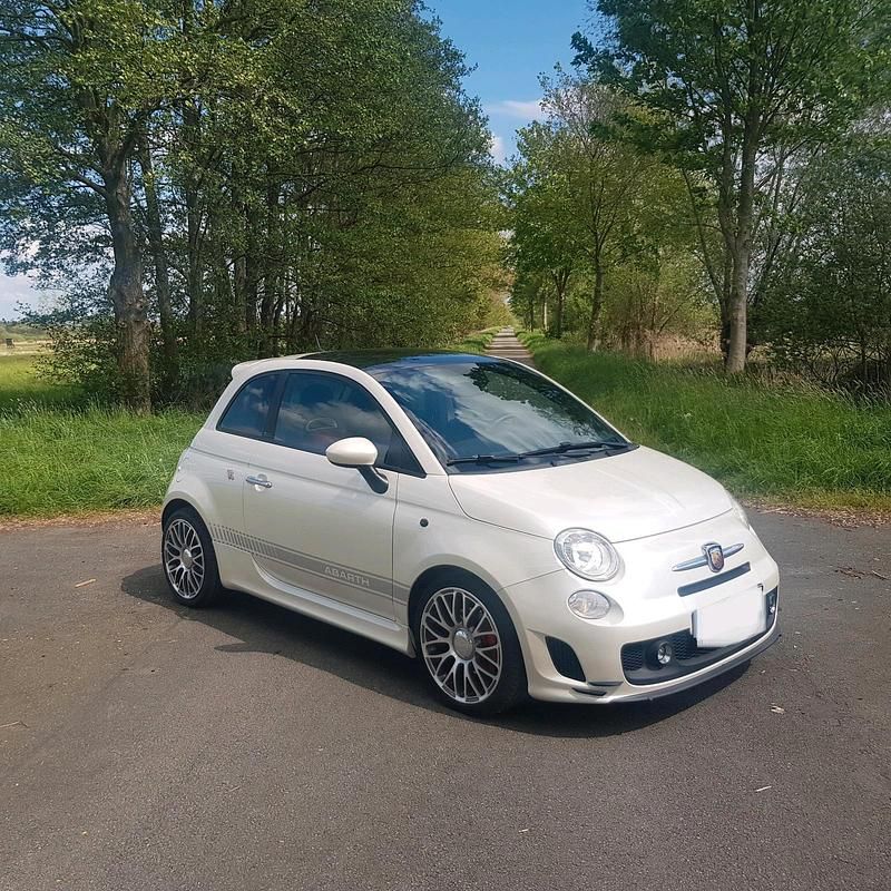 Weiß Gebraucht 2009 Fiat 500 Abarth Kleinwagen | 7.300 € (Guter Preis) - Bild 1/4