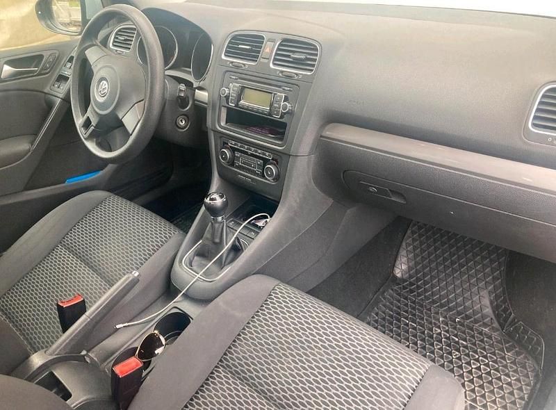 Gebraucht VW Golf VI 86 PS (63 kW) 2011 Silber Kleinwagen