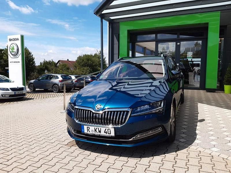 Blau Gebraucht 2023 Skoda Superb Style Kombi | 50.900 € - Bild 1/4