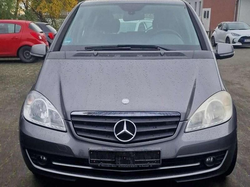 Grau Gebraucht 2009 Mercedes A160 Elegance Limousine | 3.250 € (Fairer Preis) - Bild 1/4