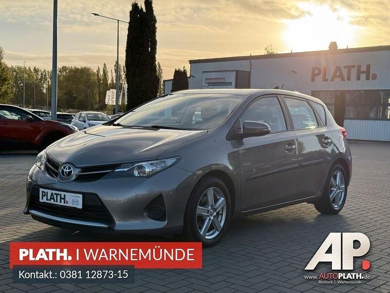 Beige Gebraucht 2014 Toyota Auris Cool Limousine | 9.690 € (Fairer Preis) - Bild 1/4