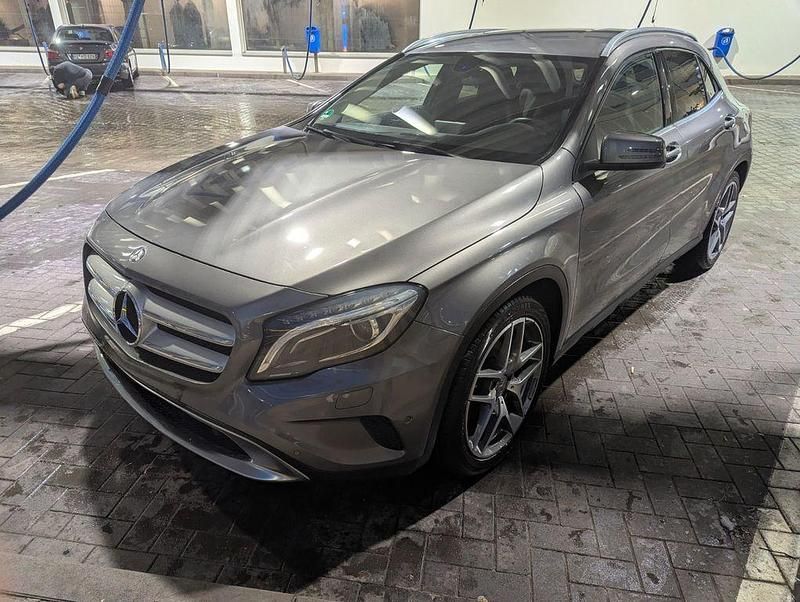 Gebraucht Mercedes CLA220 170 PS (125 kW) 2015 Grau Limousine