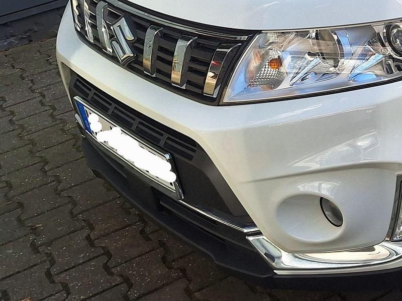 Gebraucht Suzuki Vitara Comfort 111 PS (81 kW) 2019 Weiß SUV