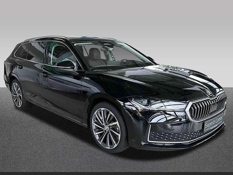 Ebony schwarz metallic Gebraucht 2024 Skoda Superb LAURIN & KLEMENT Kombi | 48.000 € (Fairer Preis) - Bild 1/4