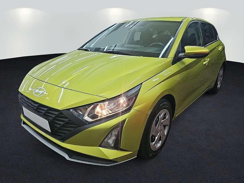 Gebraucht Hyundai i20 79 PS (58 kW) 2024 Lucid lime / met Limousine