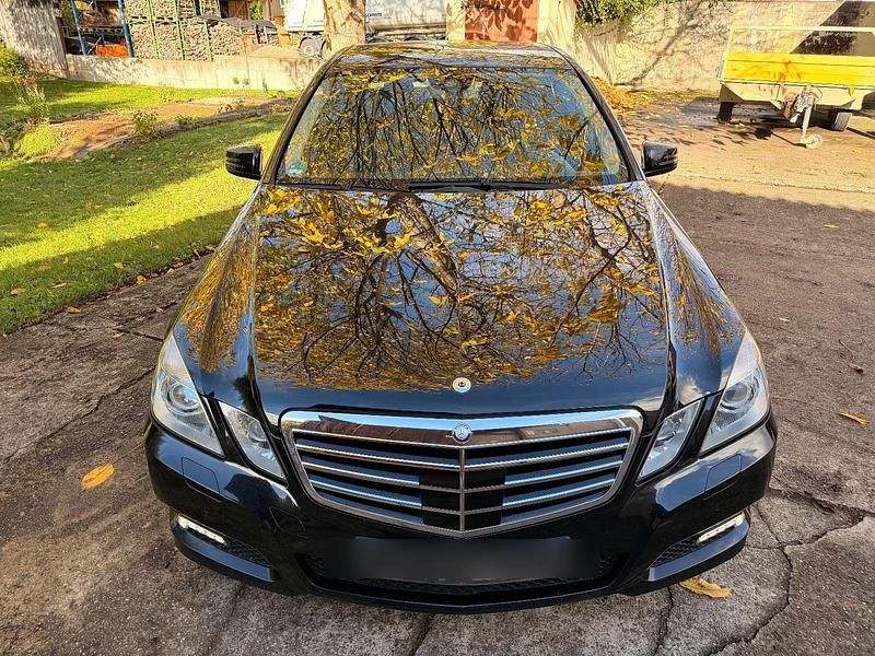 Gebraucht Mercedes E350 Elegance 211 PS (155 kW) 2010 Schwarz Limousine