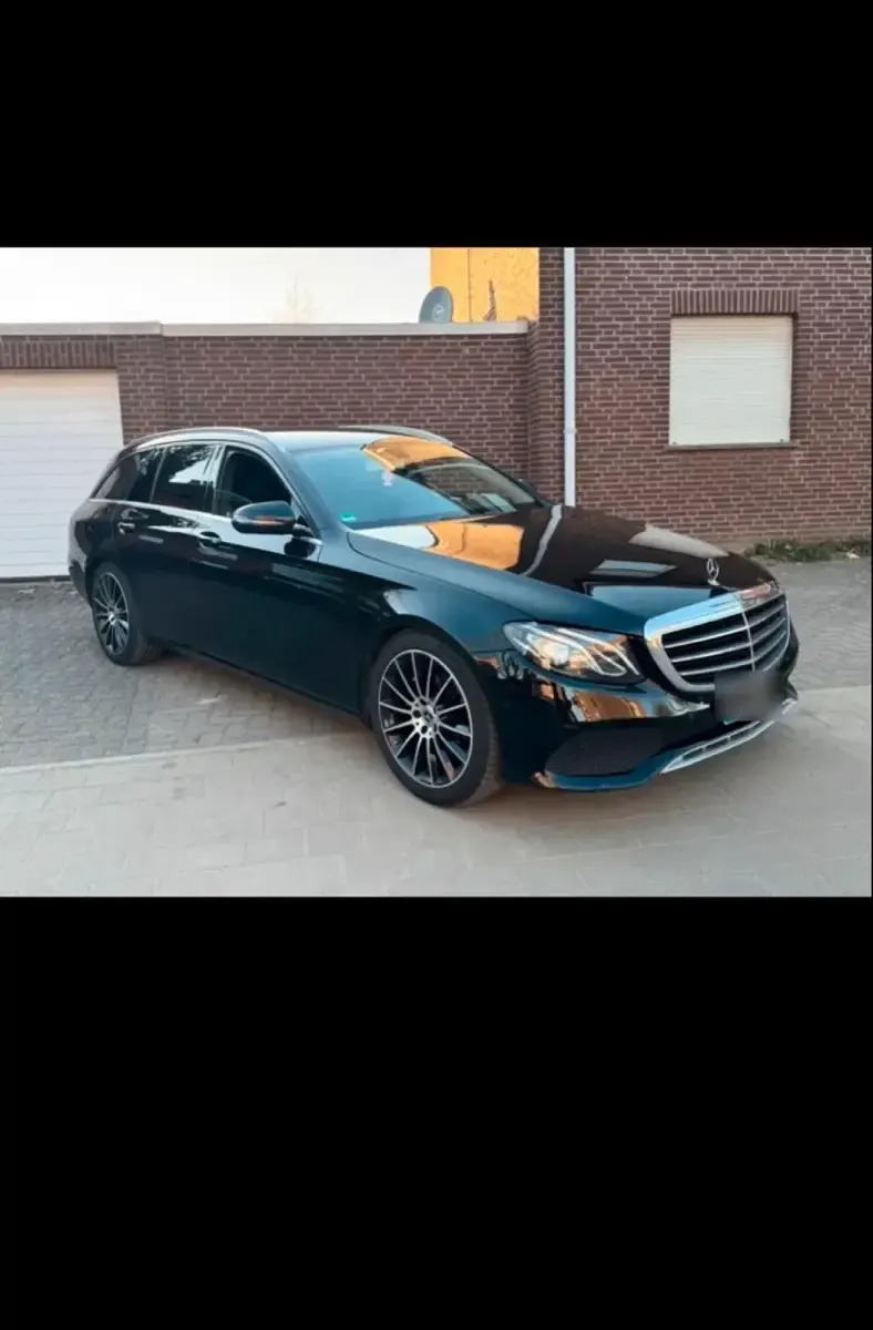 Second-hand Mercedes E200 150 CP (110 kW) 2018 Negru Berlinǎ