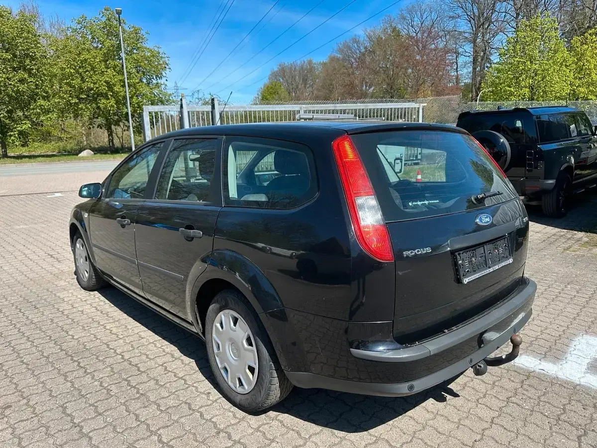 Używany Ford Focus 110 KM (80 kW) 2006 Czarny Kombi