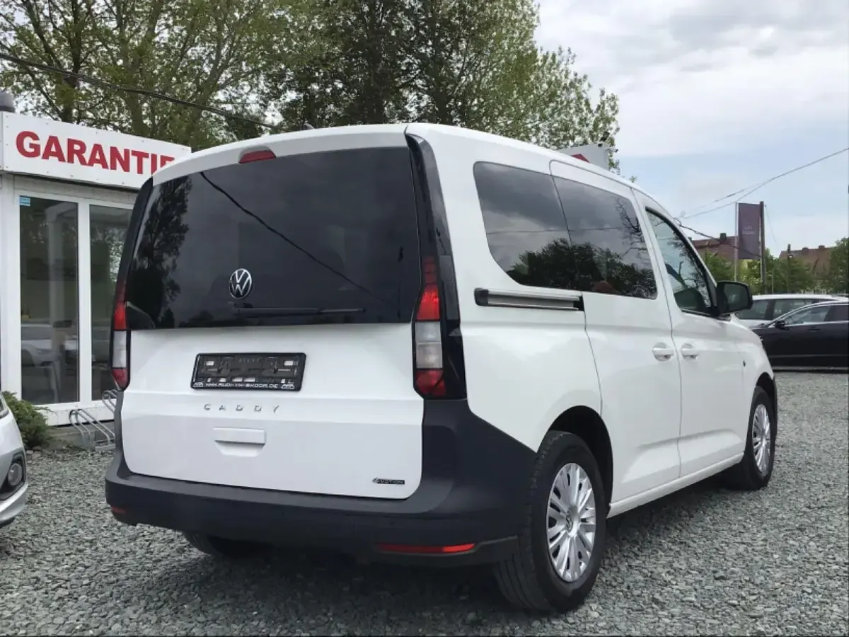 Gebraucht VW Caddy 102 PS (75 kW) 2021 Weiß Van / Kleinbus