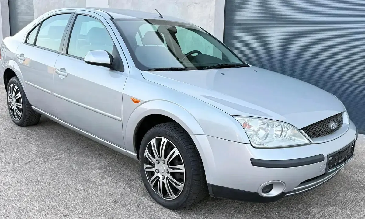 Gebraucht Ford Mondeo Ghia 145 PS (106 kW) 2001 Grau Limousine