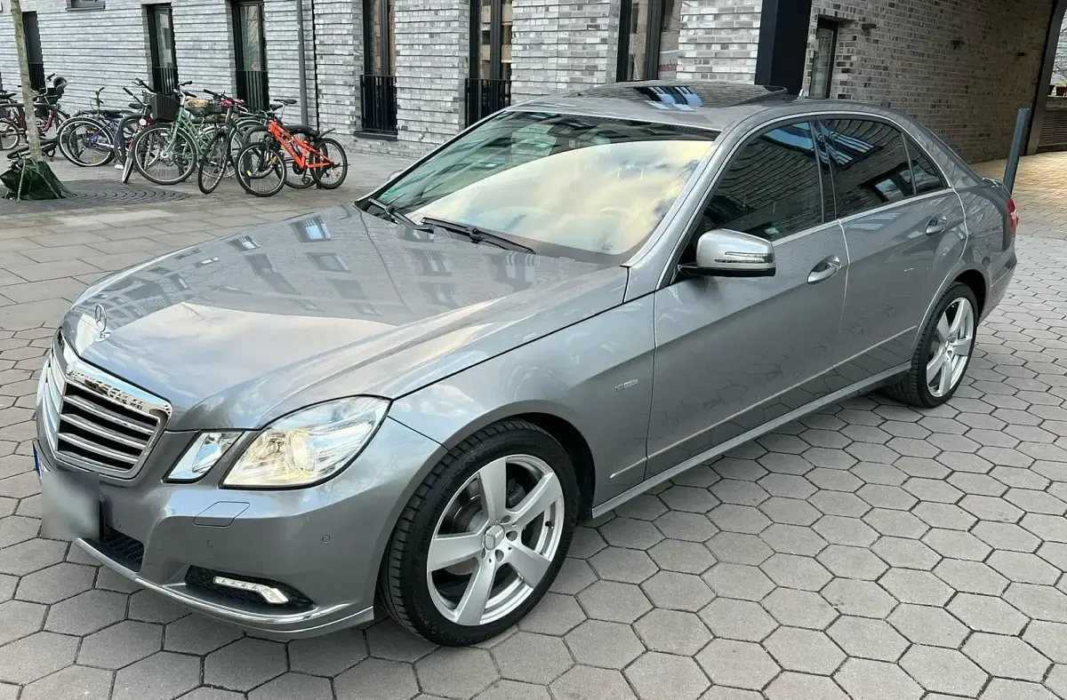Second-hand Mercedes E200 184 CP (135 kW) 2010 Gri Berlinǎ