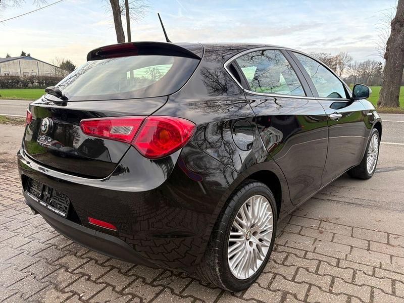 Gebraucht Alfa Romeo Giulietta Super 120 PS (88 kW) 2012 Schwarz Limousine