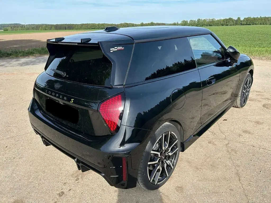 Gebraucht Mini Cooper SE 160 kW (218 PS) 2025 Schwarz Kleinwagen