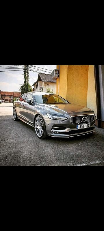 Grau Gebraucht 2016 Volvo S90 Limousine | 23.800 € (Fairer Preis) - Bild 1/4