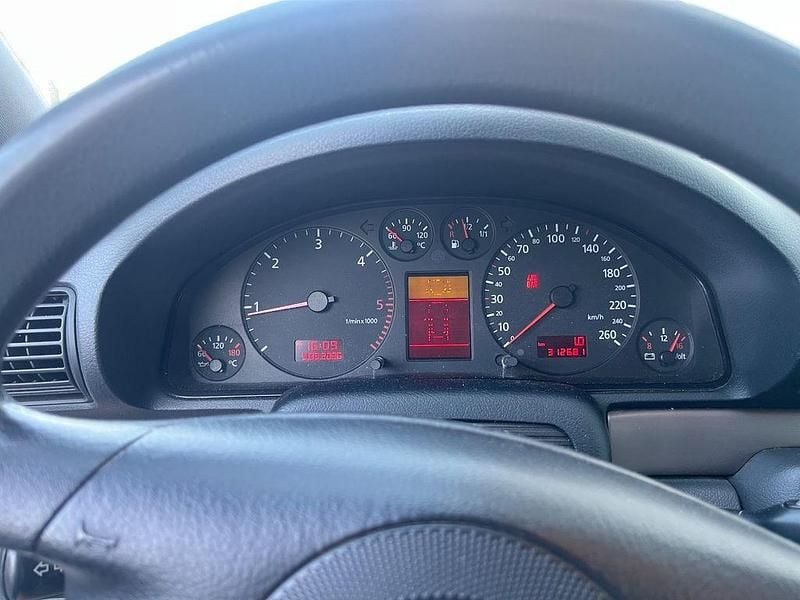 Gebraucht Audi A4 90 PS (66 kW) 2000 Silber Kombi