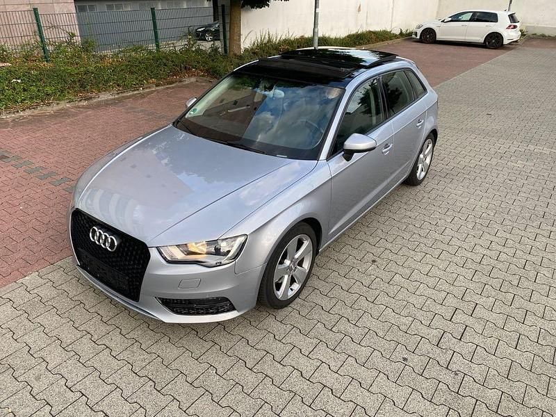 Grau Gebraucht 2015 Audi A3 Sport Limousine | 10.999 € (Fairer Preis) - Bild 1/4
