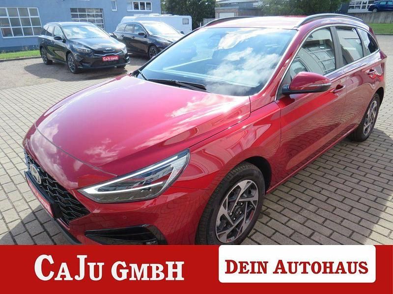 Rot Neu 2025 Hyundai i30 Style Limousine | 22.485 € (Superpreis) - Bild 1/4