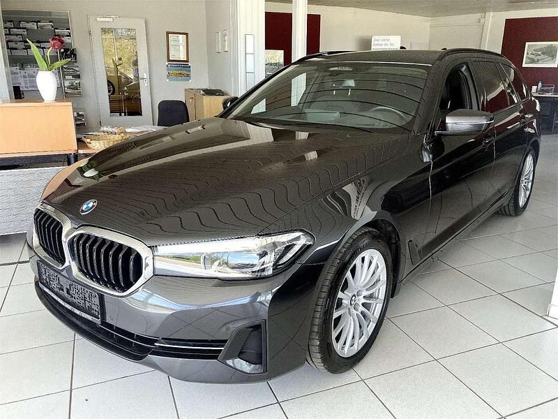 Sophistograu brillanteffekt me Gebraucht 2022 BMW 530 Kombi | 32.975 € (Superpreis) - Bild 1/4