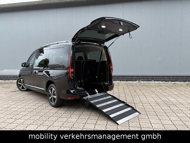 Neu VW Caddy Maxi Style 122 PS (89 kW) 2025 Schwarz Van / Kleinbus