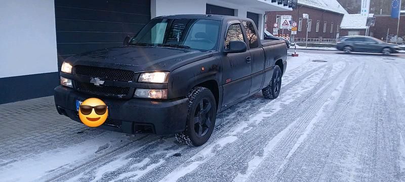 Schwarz Gebraucht 2004 Chevrolet Silverado SUV | 14.999 € - Bild 1/4