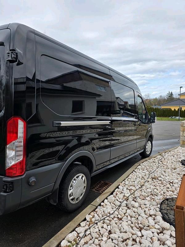 Second-hand Ford Transit 130 CP (95 kW) 2019 Negru Van