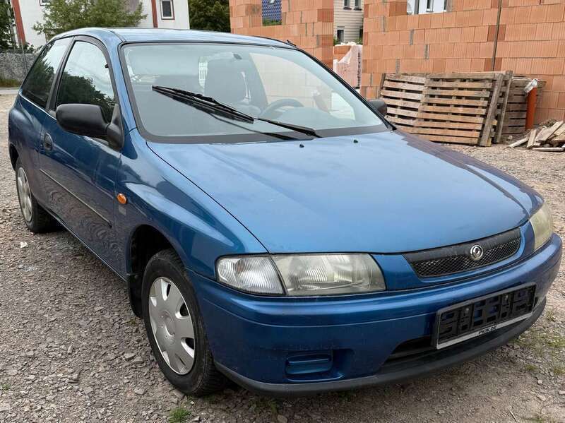 Blau Gebraucht 1997 Mazda 323 Limousine | 777 € (Fairer Preis) - Bild 1/4