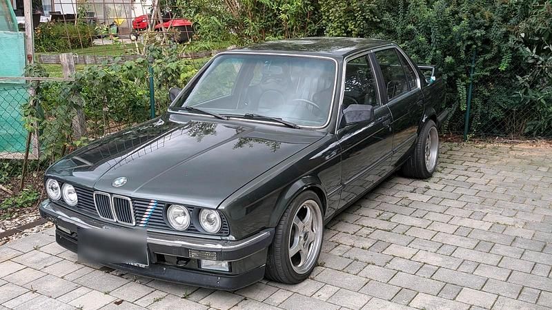 Grün Gebraucht 1986 BMW 325 Basis Limousine | 6.400 € - Bild 1/4