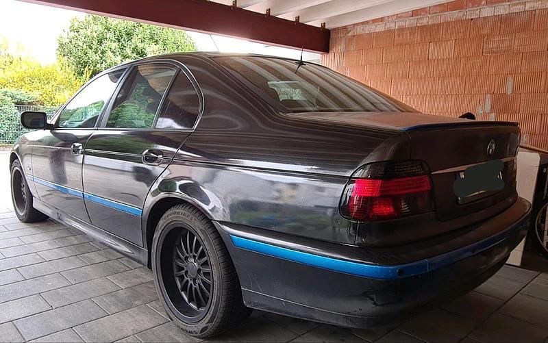Schwarz Gebraucht 1997 BMW 520 Limousine | 2.400 € (Fairer Preis) - Bild 1/4