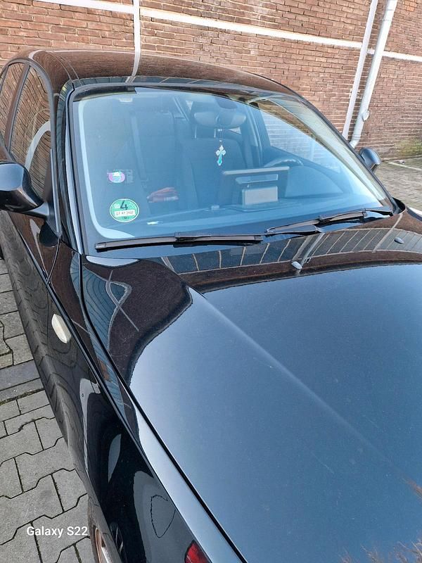 Gebraucht BMW 116 122 PS (89 kW) 2011 Schwarz Kleinwagen