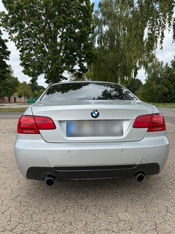 Gebraucht BMW 335 293 PS (215 kW) 2010 Silber Coupé