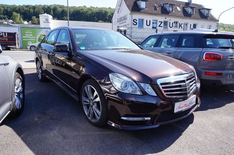 Braun Gebraucht 2012 Mercedes E300 AMG line Limousine | 16.990 € (Guter Preis) - Bild 1/4