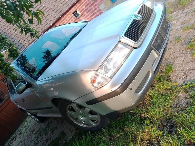 Silber Gebraucht 2000 Skoda Octavia Limousine | 1.250 € (Fairer Preis) - Bild 1/4