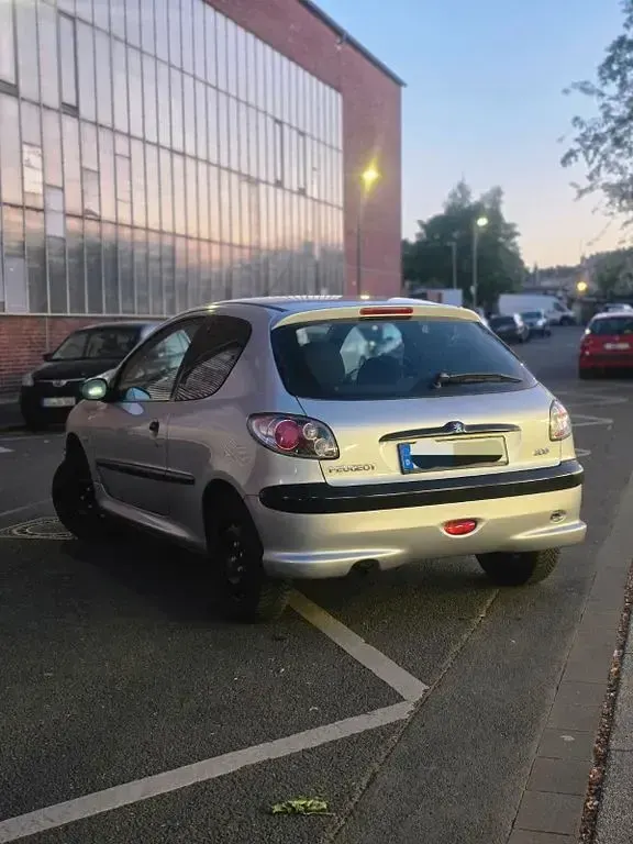 Gebraucht Peugeot 206 88 PS (64 kW) 1999 Silber Kleinwagen