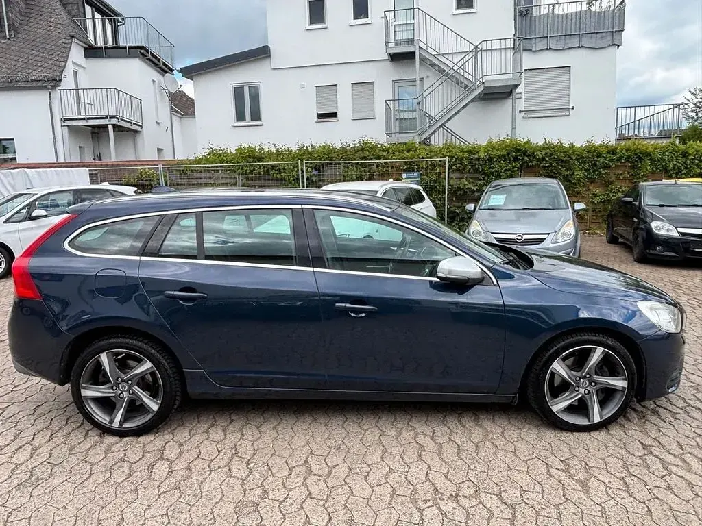 Używany Volvo V60 R-Design 215 KM (158 kW) 2012 Niebieski Kombi