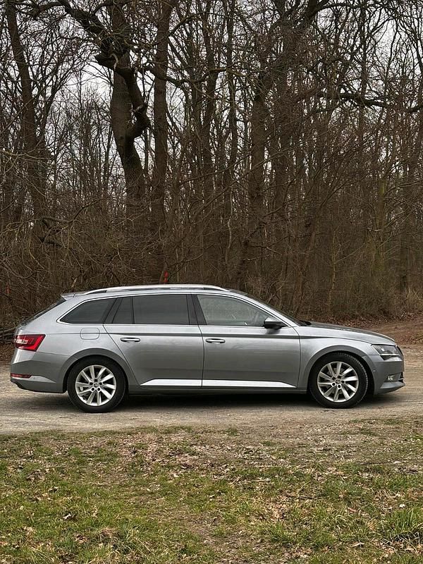 Gebraucht Skoda Superb 150 PS (110 kW) 2015 Grau Kombi