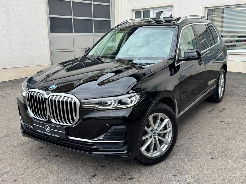 Schwarz ii/bonnet fluid black Gebraucht 2019 BMW X7 Performance SUV | 54.900 € (Fairer Preis) - Bild 1/4