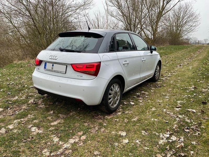 Gebraucht Audi A1 Sportback Ambition 122 PS (89 kW) 2012 Weiß Kleinwagen