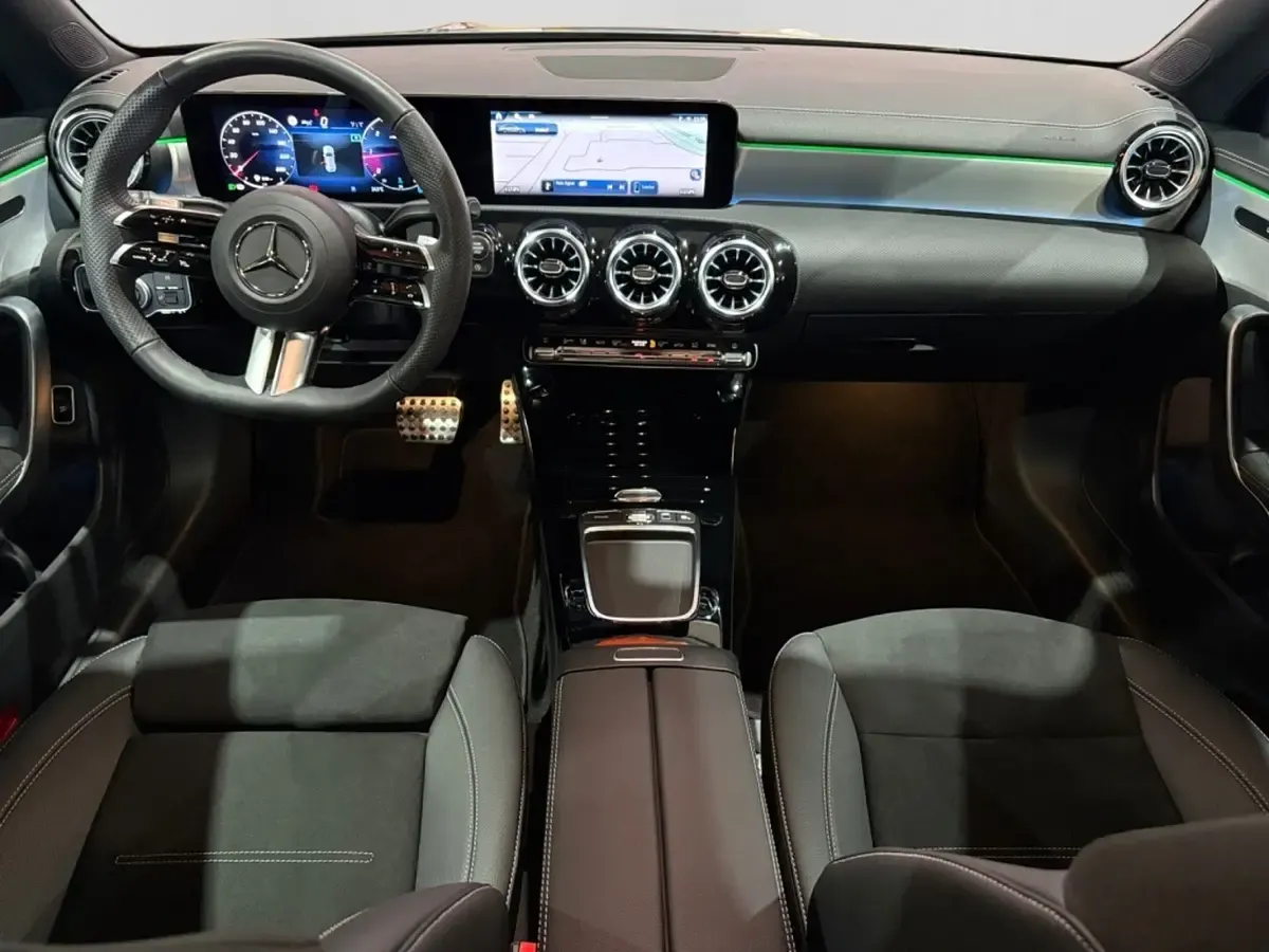 Gebraucht Mercedes CLA200 AMG 110 PS (80 kW) 2025 Szary Limousine