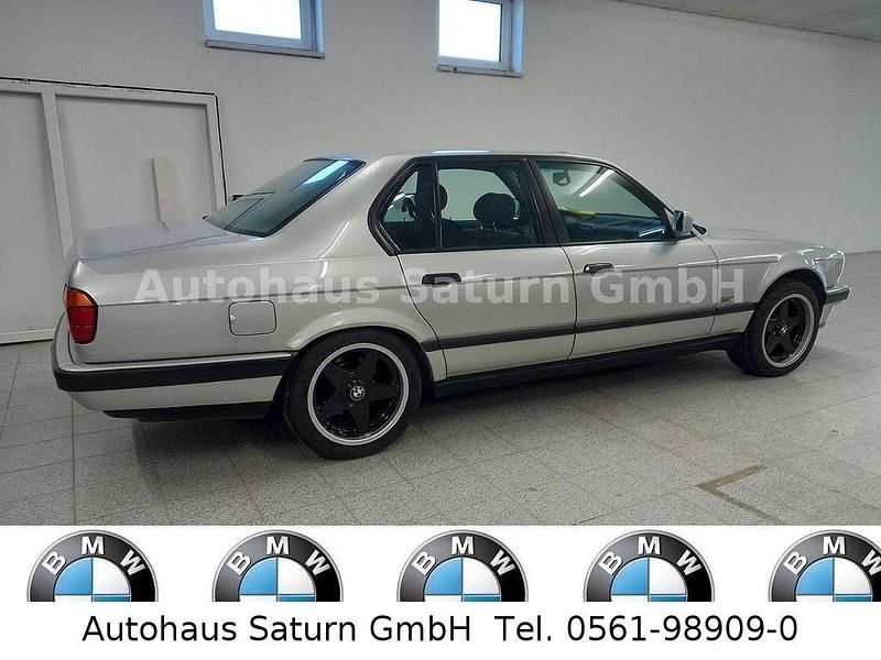 Gebraucht BMW 735 211 PS (155 kW) 1991 Silber Limousine