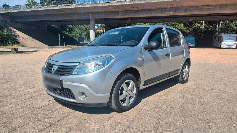 Silber Gebraucht 2009 Dacia Sandero Kleinwagen | 2.000 € (Teuer) - Bild 1/4