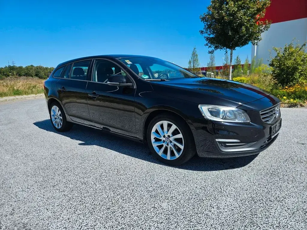 Gebraucht Volvo V60 Business Edition 136 PS (100 kW) 2015 Schwarz Kombi
