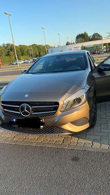 Grau Gebraucht 2012 Mercedes A200 Kleinwagen | 12.750 € (Fairer Preis) - Bild 1/4
