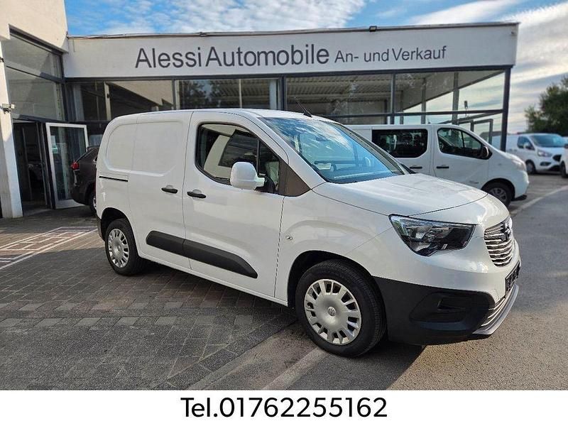 Weiß Gebraucht 2021 Opel Combo Edition Van / Kleinbus | 12.990 € (Guter Preis) - Bild 1/4