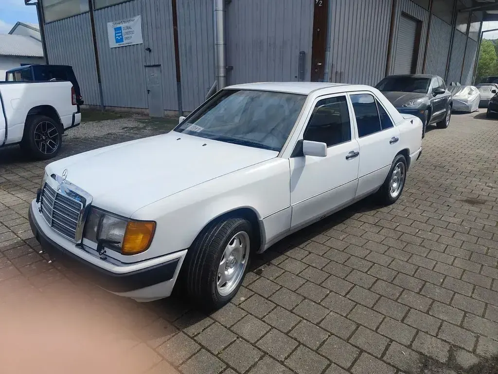 Gebraucht Mercedes E400 1993 Weiß Limousine