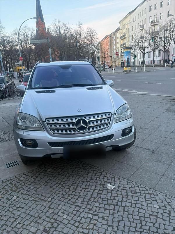 Gebraucht Mercedes ML320 224 PS (164 kW) 2007 Grau SUV