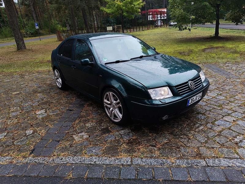 Grün Gebraucht 2000 VW Bora Highline Limousine | 4.400 € - Bild 1/4