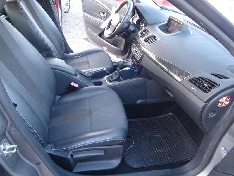 Gebraucht Renault Fluence Dynamique 140 PS (102 kW) 2010 Grau Limousine