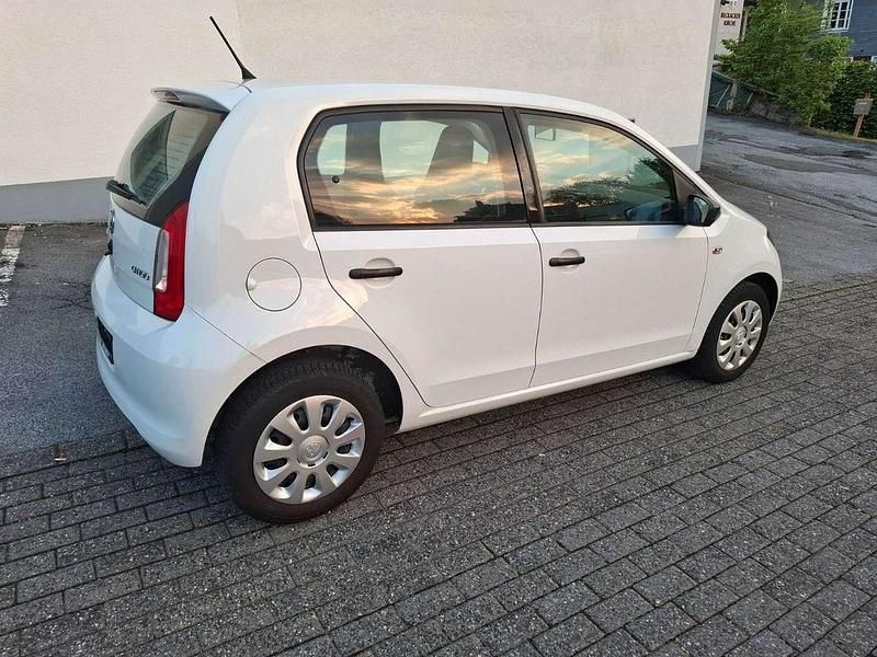 Weiß Gebraucht 2015 Skoda Citigo Cool Edition Kleinwagen | 6.000 € (Fairer Preis) - Bild 1/4