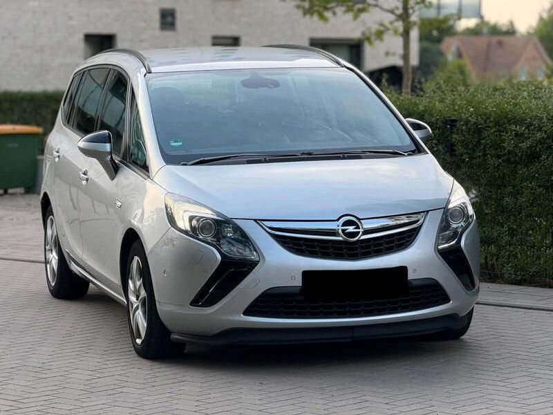 Silber Gebraucht 2012 Opel Zafira Sport Van / Kleinbus | 5.000 € (Guter Preis) - Bild 1/4