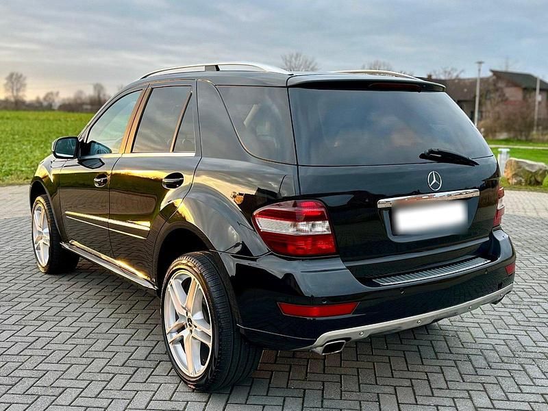 Gebraucht Mercedes ML320 226 PS (166 kW) 2008 Schwarz SUV